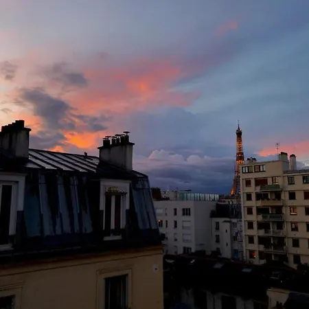 Parisian With Eiffel Tower View Appartement