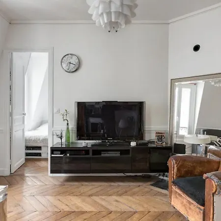 Appartement Parisian With Eiffel Tower View Parijs