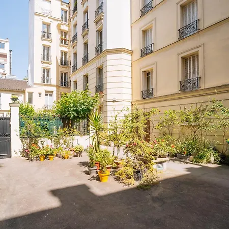 Appartement Parisian With Eiffel Tower View *
