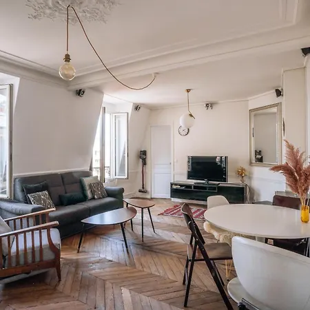 Parisian With Eiffel Tower View Appartement