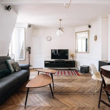 Appartement Parisian With Eiffel Tower View Parijs
